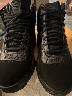 FILA Kids size 7y Black Leather & Suede High-Top Sneakers